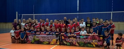 Turniej piłki siatkowej dziewcząt i chłopców w Raszkowie